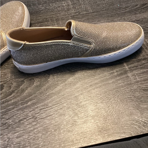 Guess GBG LA NWOT Gold Glitter Slip On Sneakers. Size 8.5. - Picture 7 of 10